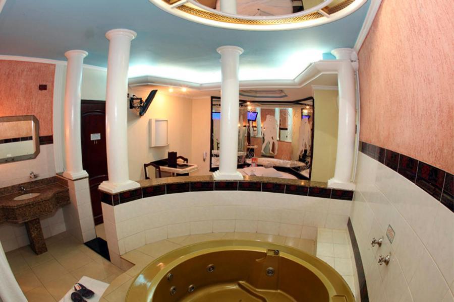 Hotel & Motel Le Baron (Adults Only) Porto Ferreira Luaran gambar