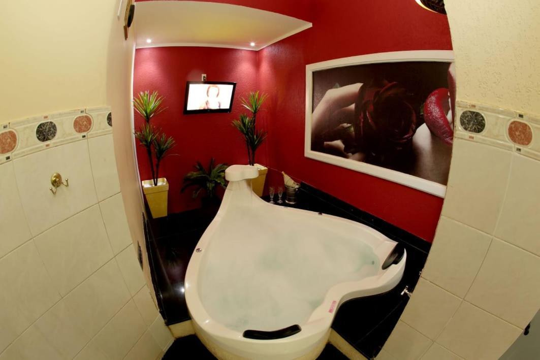 Hotel & Motel Le Baron (Adults Only) Porto Ferreira Luaran gambar